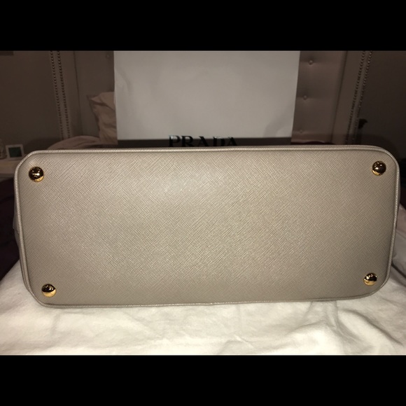 Prada Large Saffiano Leather bag - Picture 4 of 7